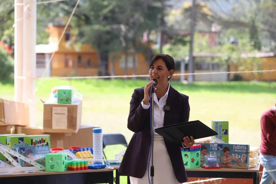 Continúa la entrega de apoyos a escuelas: SEE