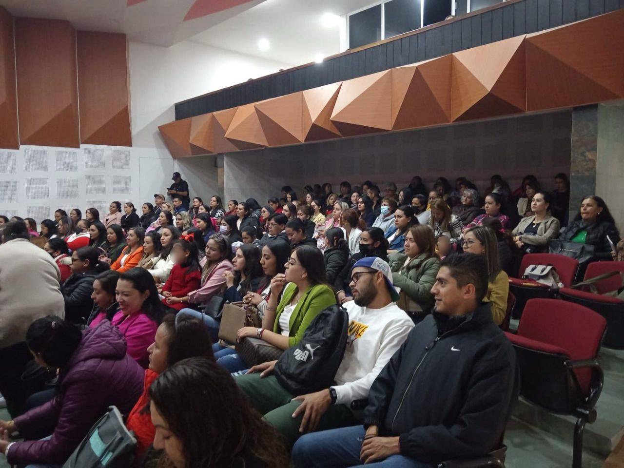 Lleva FGE taller “Manejo de emociones” a personal docente de educación preescolar en Zitácuaro