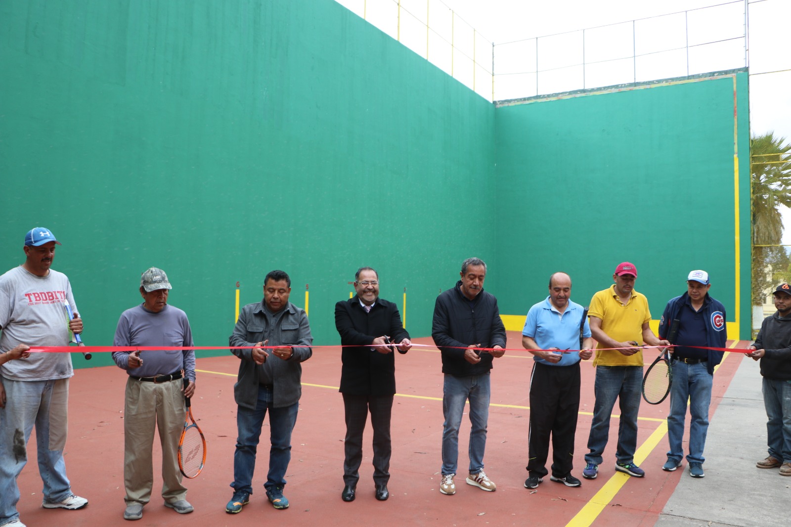 ​José Luis Téllez inauguró la cancha de frontón recién rehabilitada en la Unidad Deportiva Miguel Hidalgo