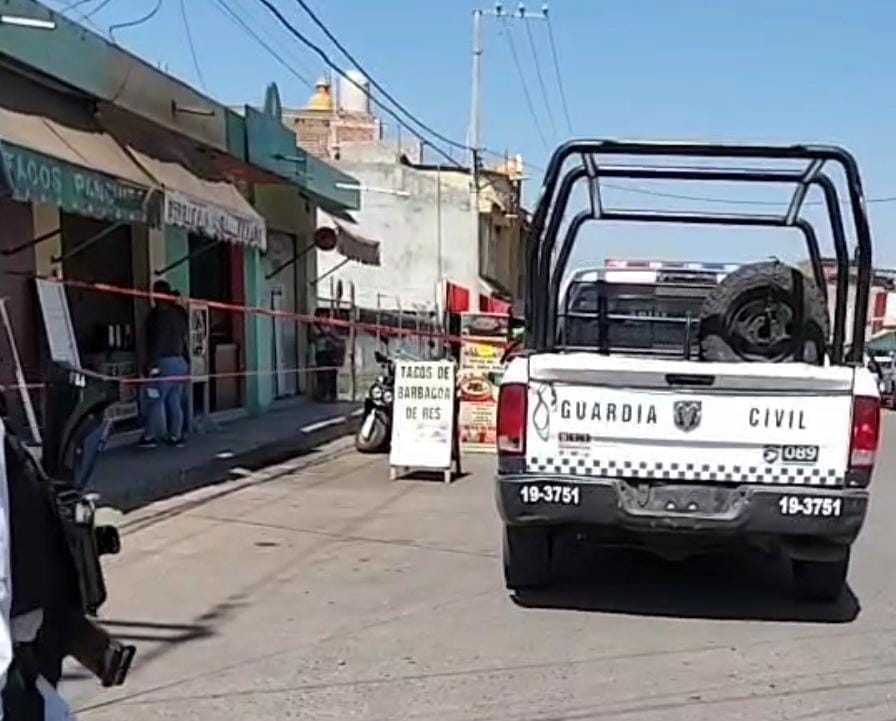 Mientras recibía atención médica en un hospital, un hombre perdió la vida por las heridas de impacto de bala