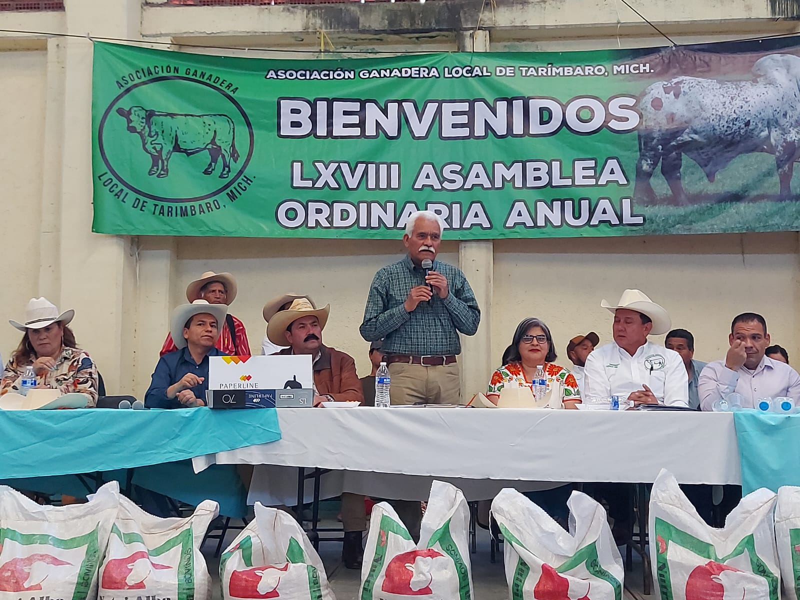 Unidad, para lograr insumos baratos y mejores precios a productos pecuarios: Sader