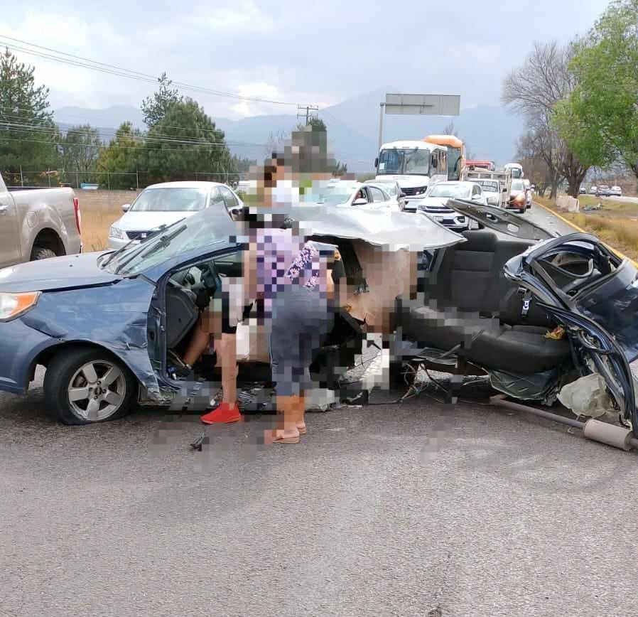 Se registró un aparatoso accidente automovilístico sobre la carretera Morelia-Pátzcuaro