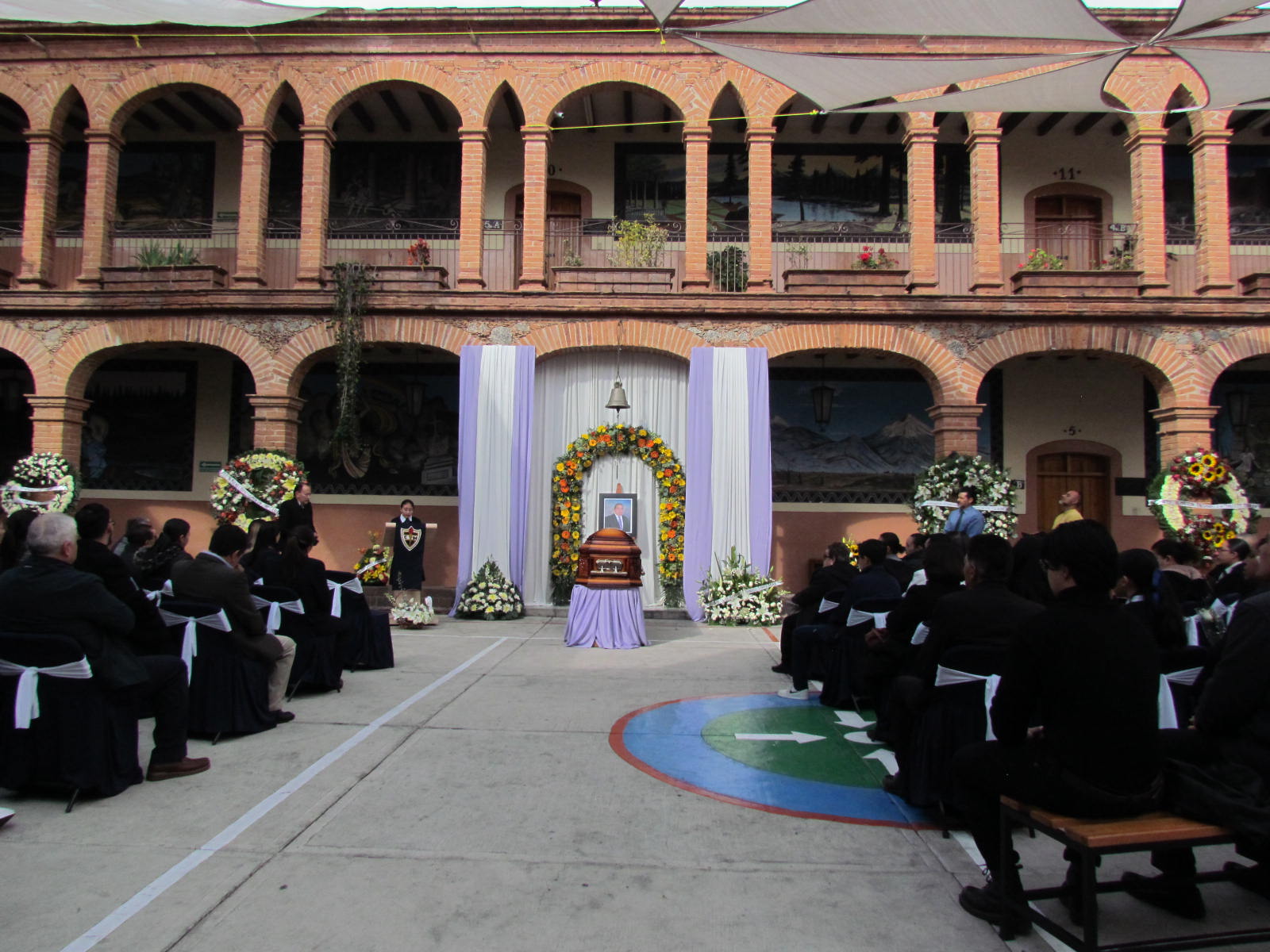 Con homenaje póstumo y celebración eucarística despidieron al profesor Felipe Barragán Cobián