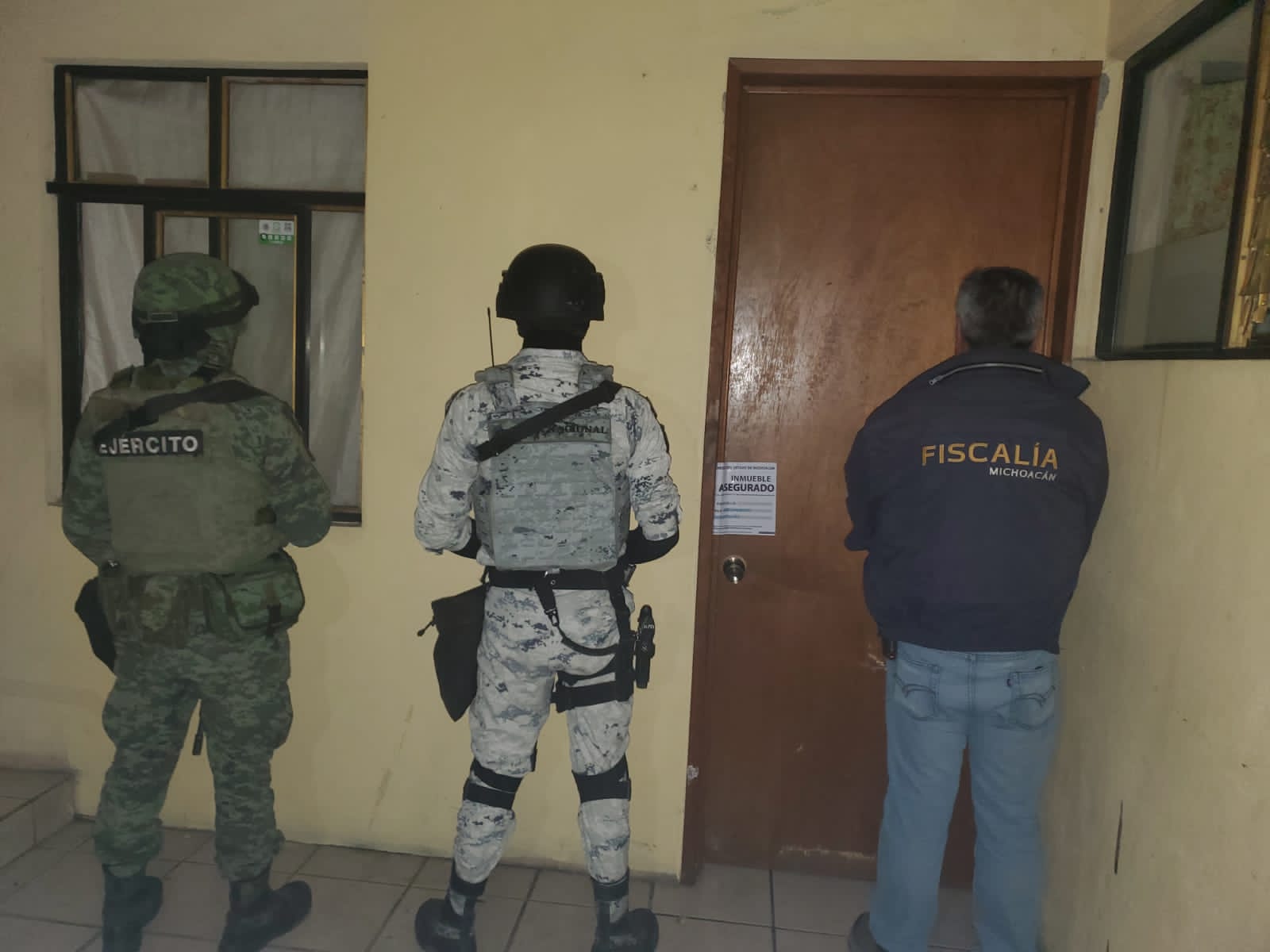 Tres detenidos y el decomiso de narcótico, resultado de un cateo realizado en la colonia Lomas de Guayangareo