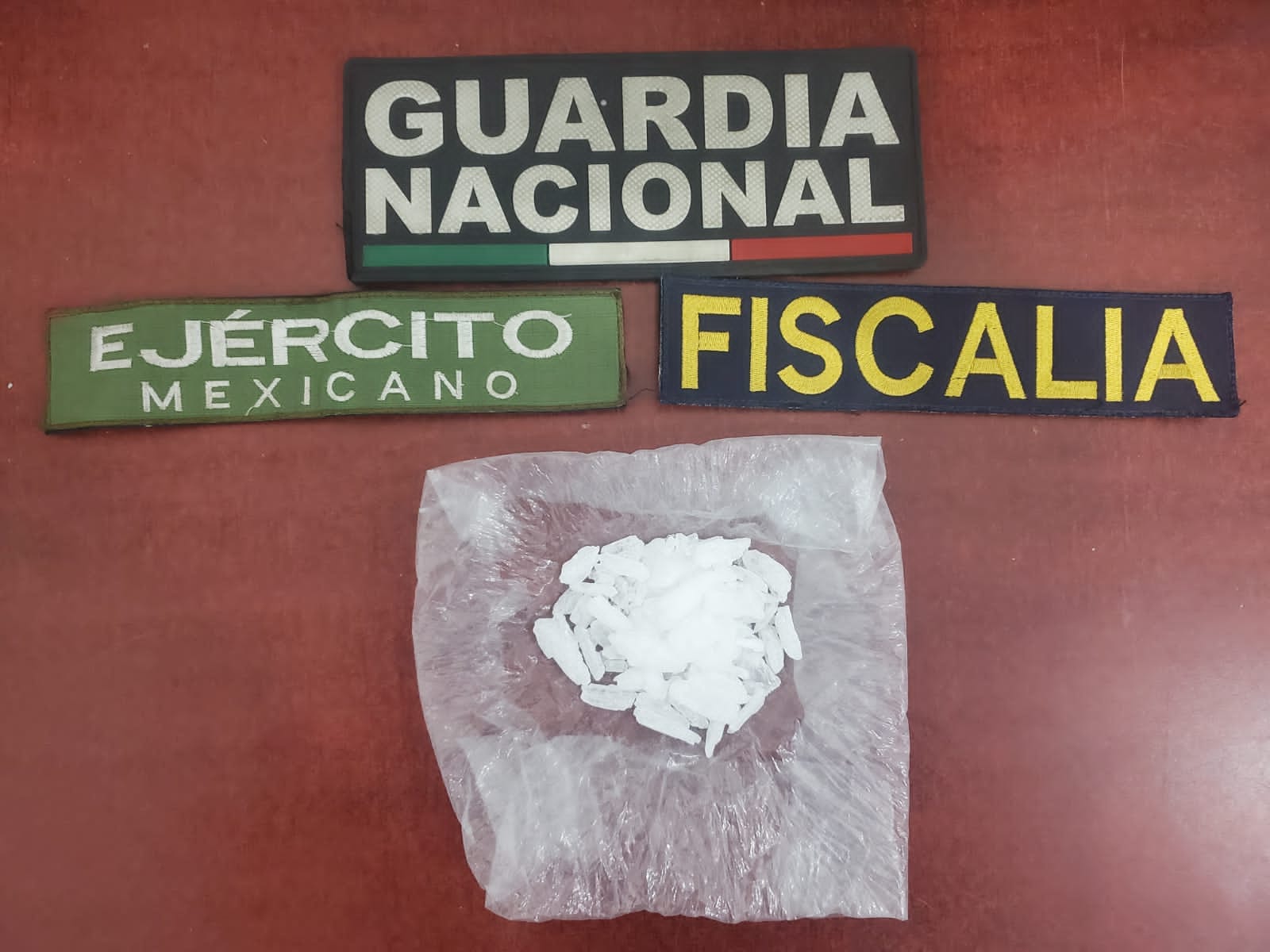 En cateo realizado en Morelia, asegura Fiscalía General droga y detiene a una presunta narcomenudista