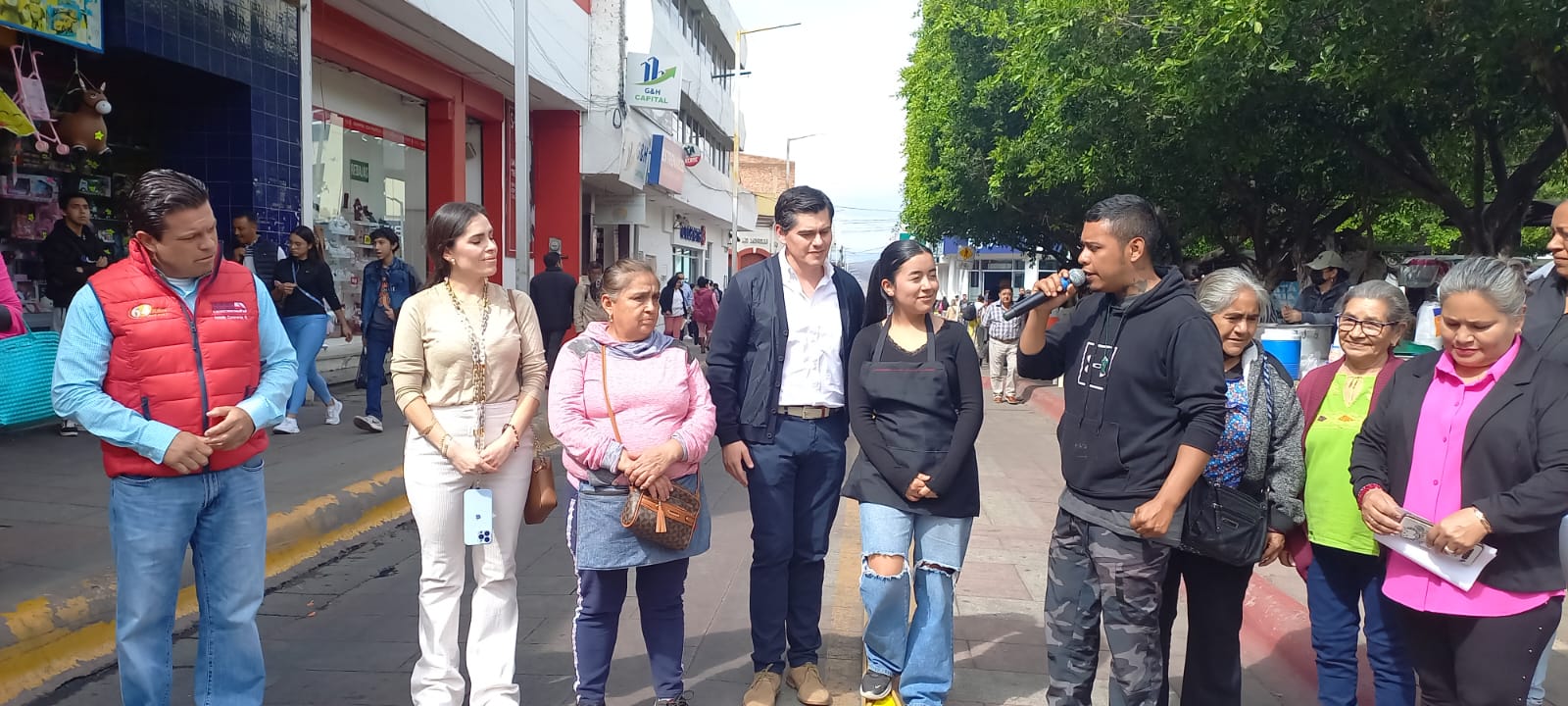 Coca Cola invertirá en el embellecimiento del centro de la ciudad anuncia Toño Ixtlahuac tras visitar la feria del tamal