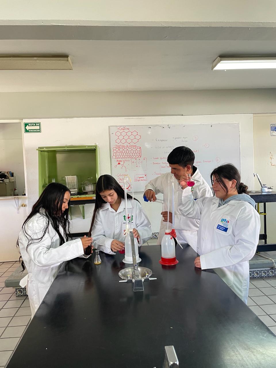 Estudiantes del Cecytem se preparan rumbo a la Olimpiada Estatal de Biología