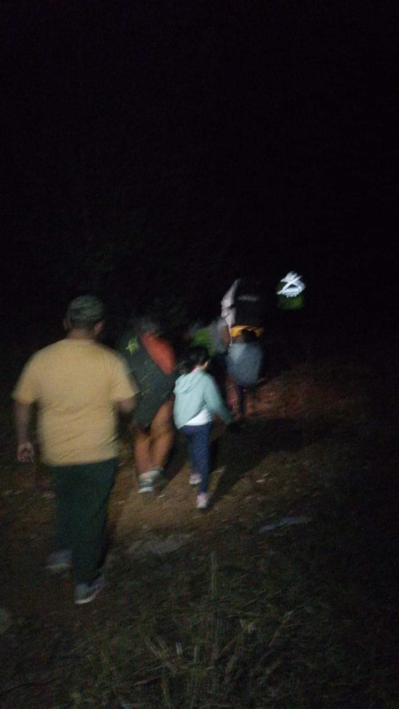 Personal de Protección Civil Municipal logró ubicar y rescatar a siete peregrinos extraviados en el cerro