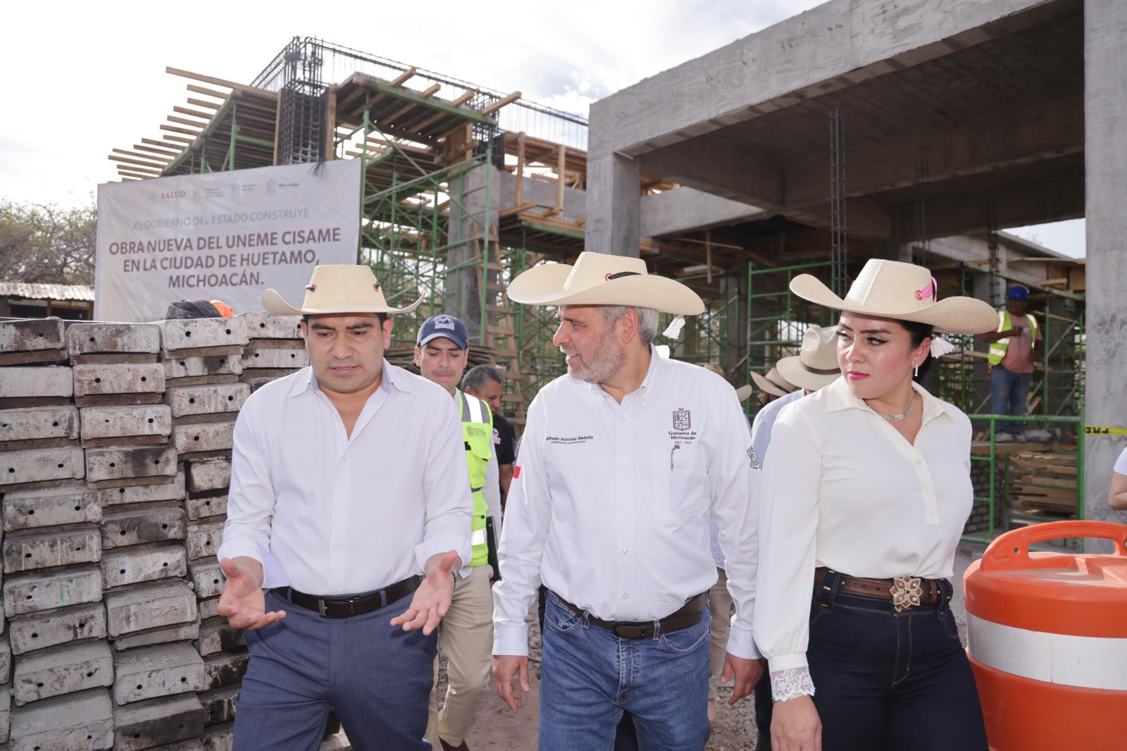 Supervisa Bedolla construcción del Centro de Salud Mental y Adicciones en Huetamo