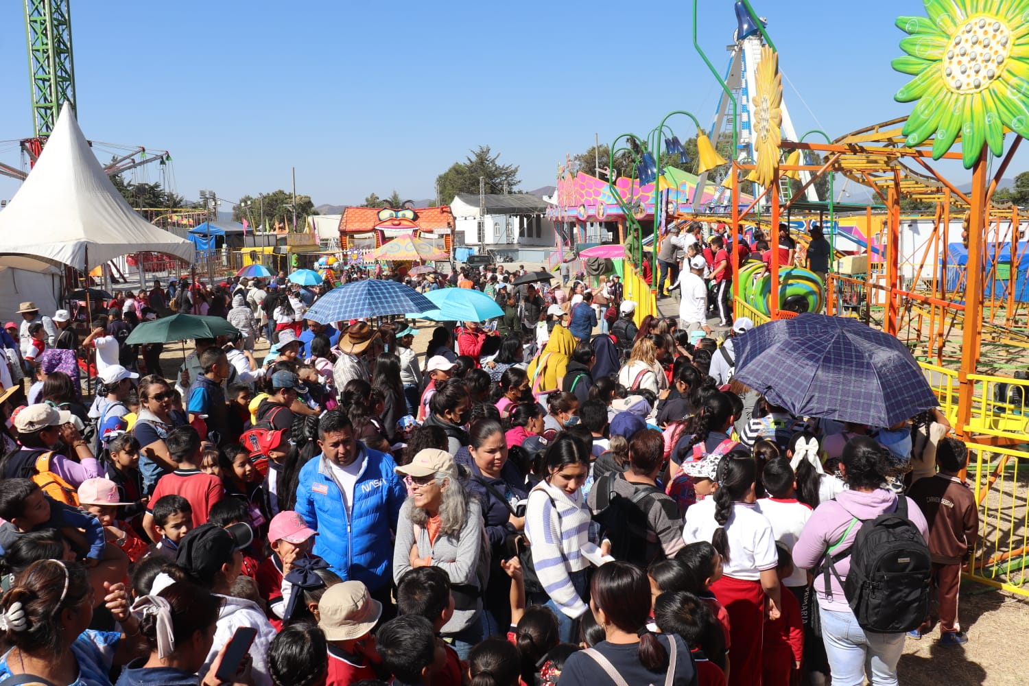 Más de 3 mil niños y papás disfrutaron gratis de la Feria Monarca 