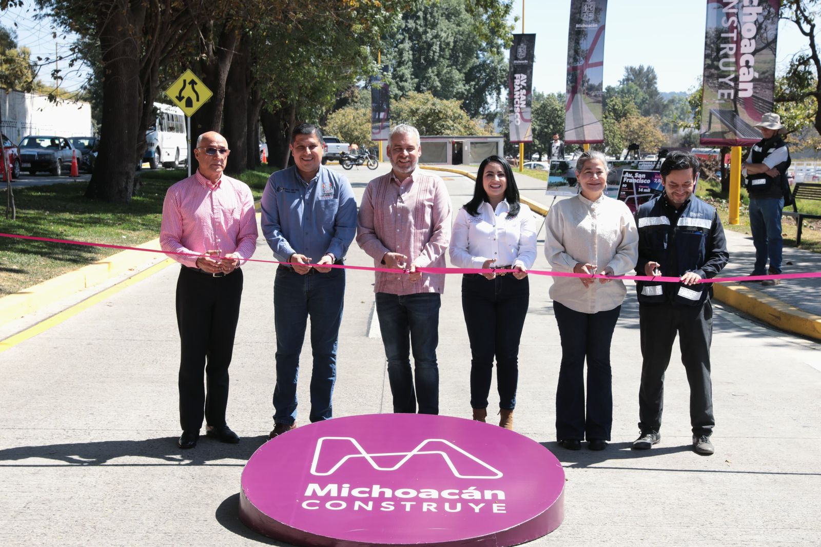 Uruapan se fortalece con infraestructura; inaugura Bedolla avenida San Francisco.