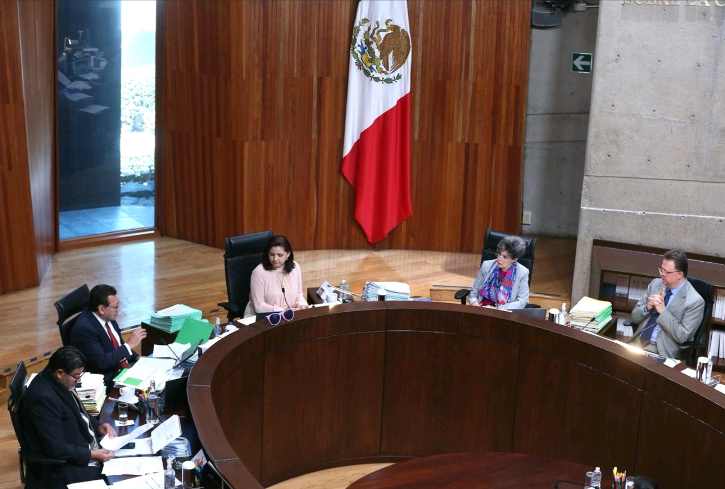 La Sala Superior confirmó las determinaciones de la Comisión Nacional de Justicia de Movimiento Ciudadano de confirmar el dictamen que declaró la improcedencia del registro de Indira Kempis Martínez a la precandidatura a la Presidencia de la República y la procedencia del registro de Jorge Álvarez Máynez como aspirante al mencionado cargo por ese instituto político.