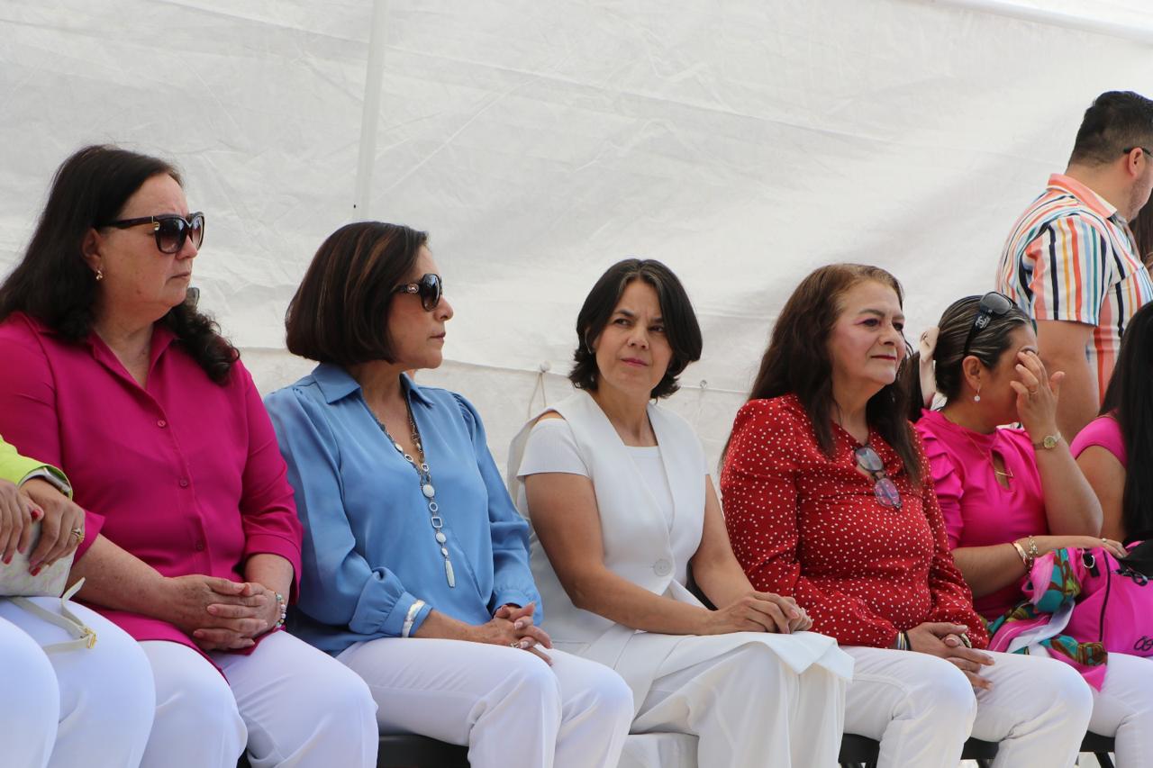 ​Autoridades Municipales y Educativas presidieron el desfile de primavera