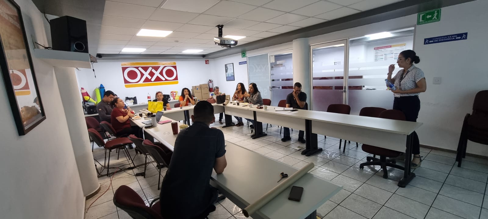 En Lázaro Cárdenas, imparte CJIM taller a personal de Grupo Oxxo para brindar apoyo a  mujeres víctimas de violencia