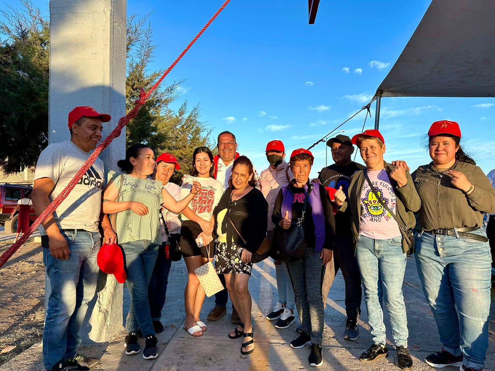 José Luis Téllez, candidato a la Diputación Federal por la Coalición “Sigamos Haciendo Historia”, visitó el municipio de Charo.