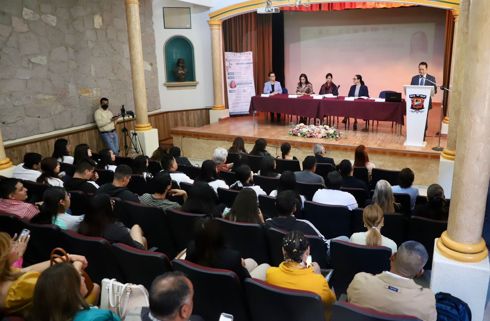 Más de 40 investigaciones pedagógicas se presentan en foro para docentes: SEE