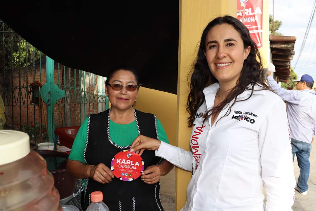 Karla Carmona se compromete con sector de comerciantes