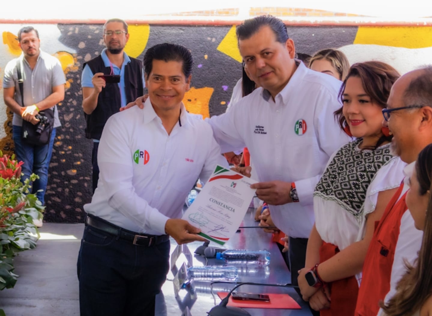 Toño Sosa recibe constancia como candidato del PRI a diputado local en Tarímbaro