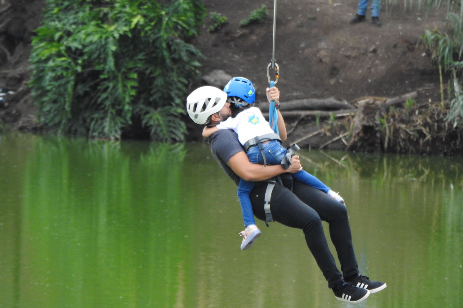 Llénate de adrenalina pura lanzándote de la tirolesa del Zoo de Morelia