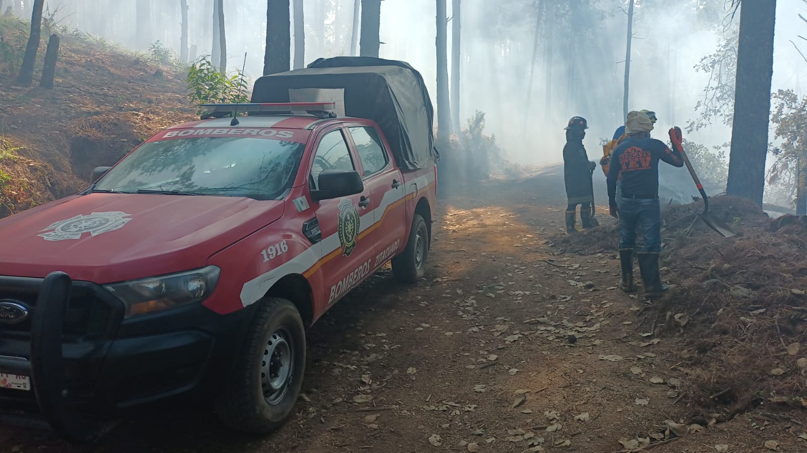 Apoya Bomberos Zitácuaro para combate de  incendio  forestal en  Estado de México