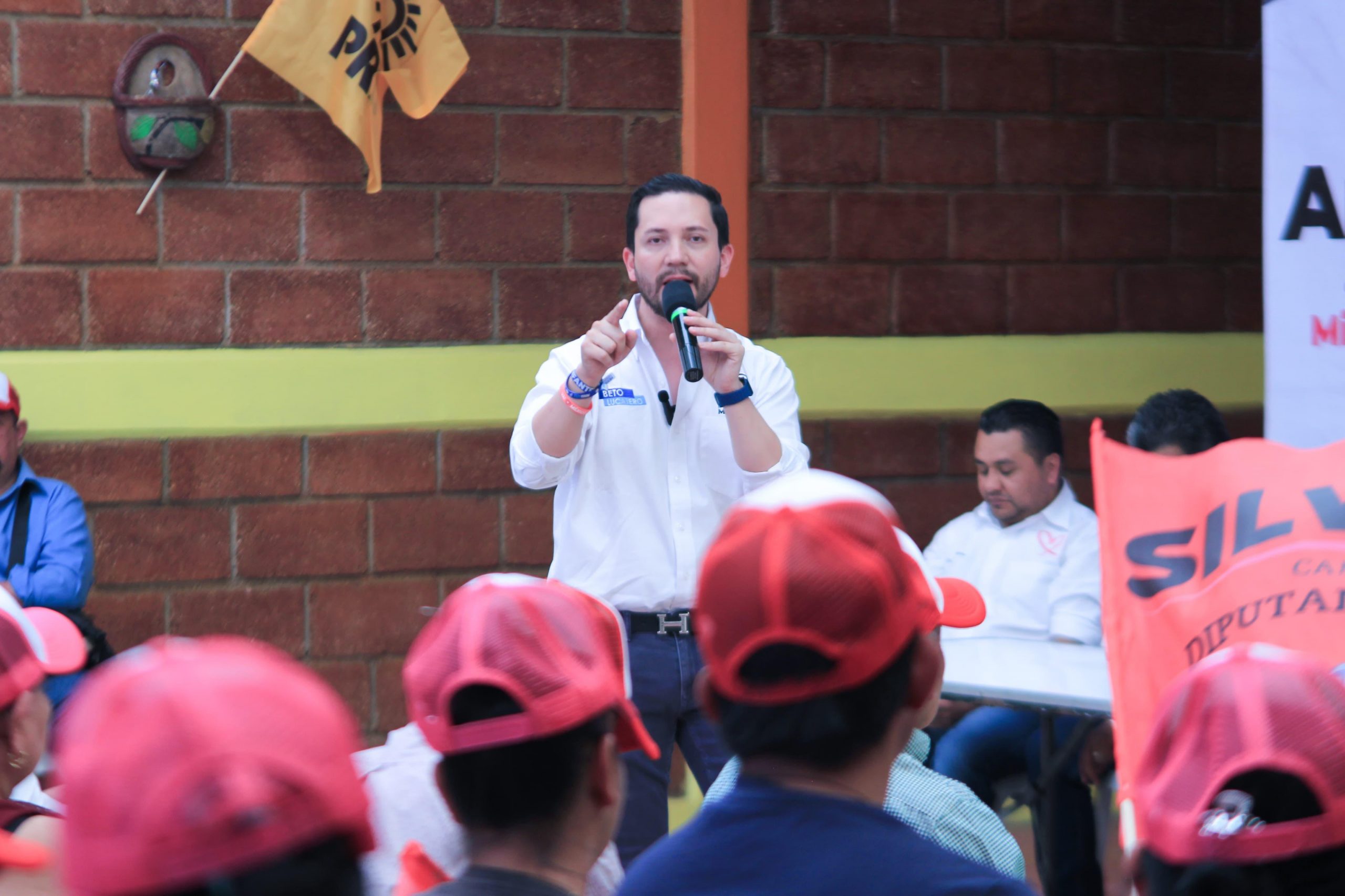 No se dejen engañar, los programas sociales no se van: Beto Lucatero