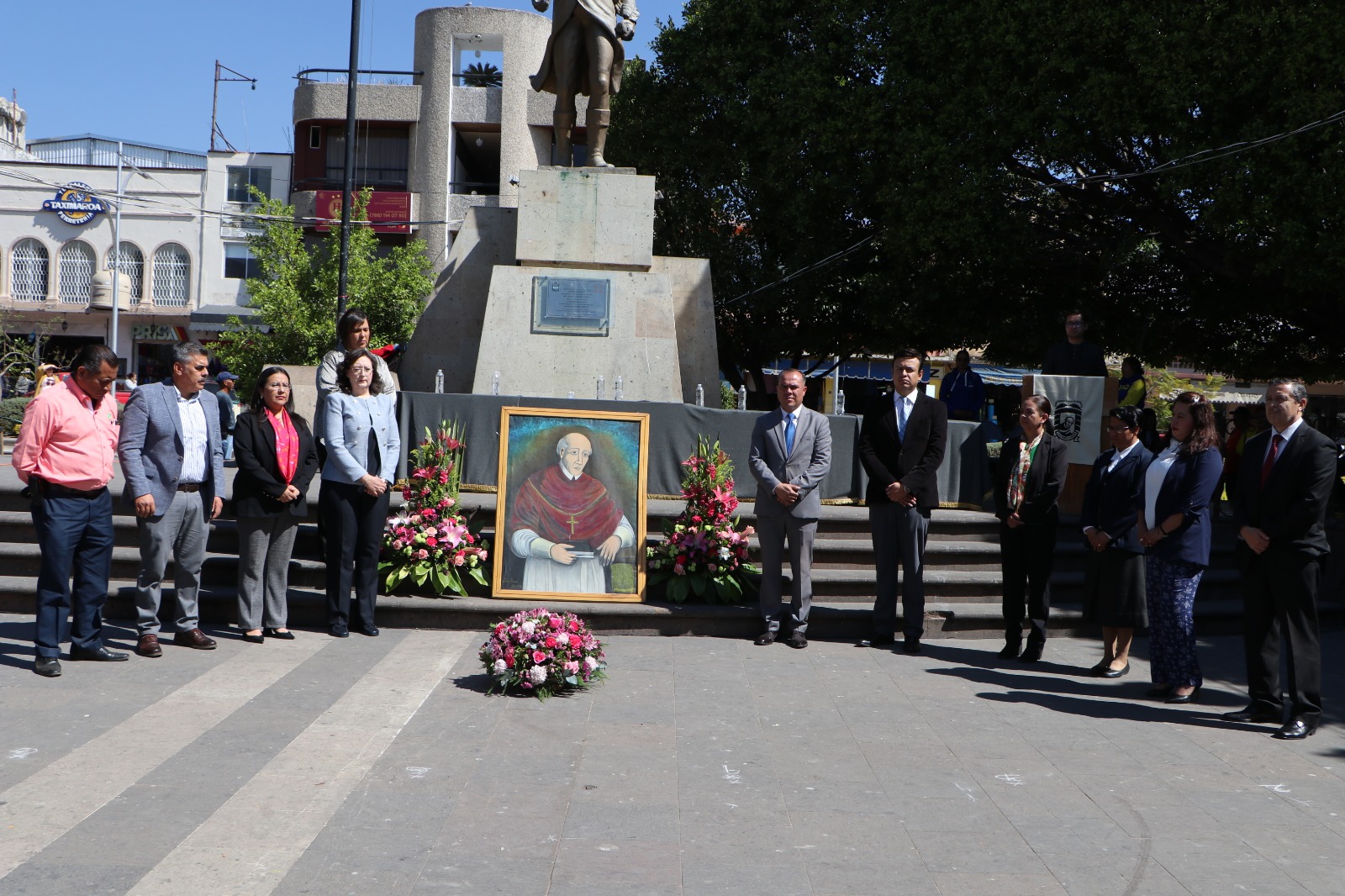 Autoridades Municipales y Educativas asistieron al acto conmemorativo del 459 aniversario luctuoso de Don Vasco de Quiroga