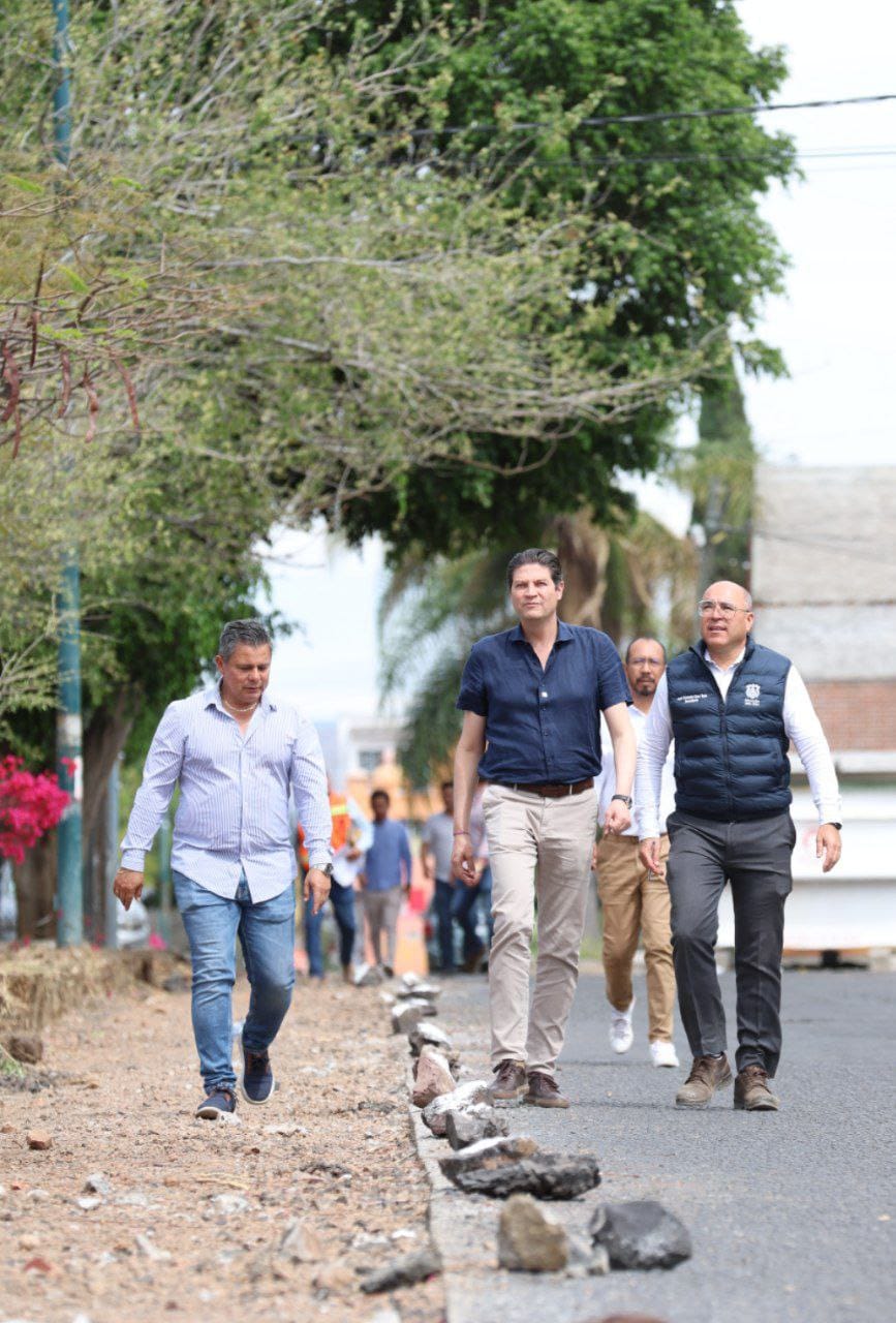 Informa Alfonso Martínez sobre reducción de carriles en Av. Quinceo por obra peatonal