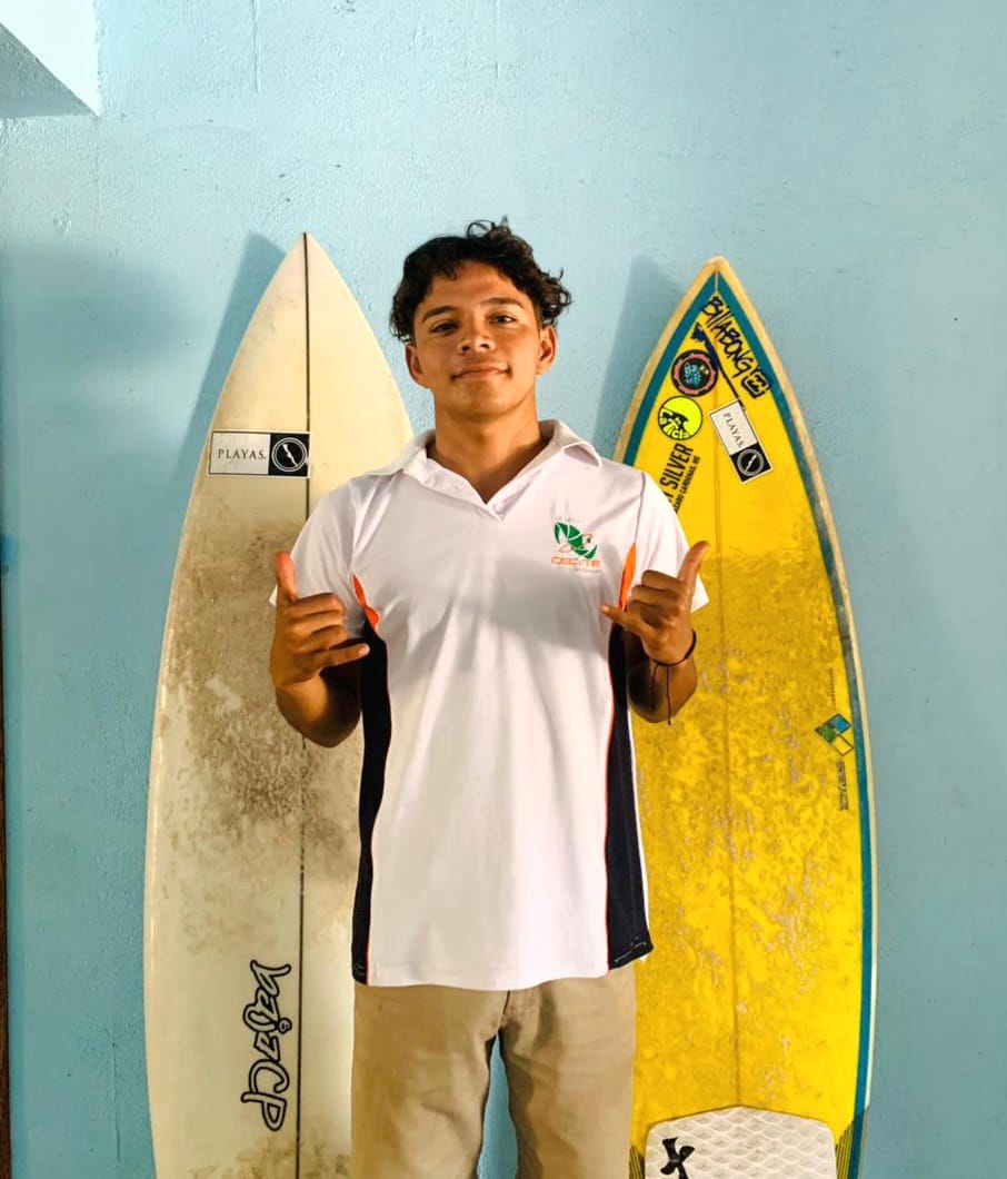Alumno del Cecytem competirá en torneo de surf en La Ticla