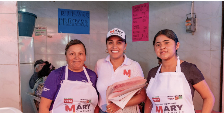 Recibe Mary Carmen Bernal muestras de apoyo en Tianguis «La Joya»