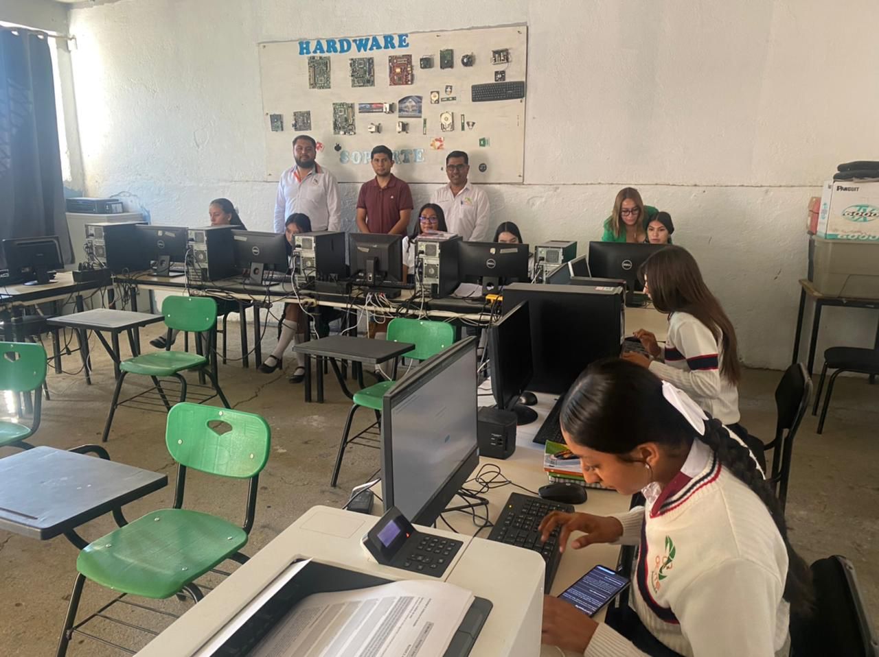 Estudiantes del Cecytem se alistan para jornada académica nacional