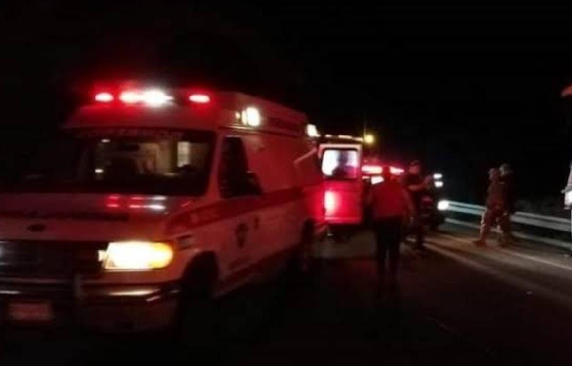 Tragedia en Churintzio: Tres turistas pierden la vida tras accidente en la autopista de Occidente