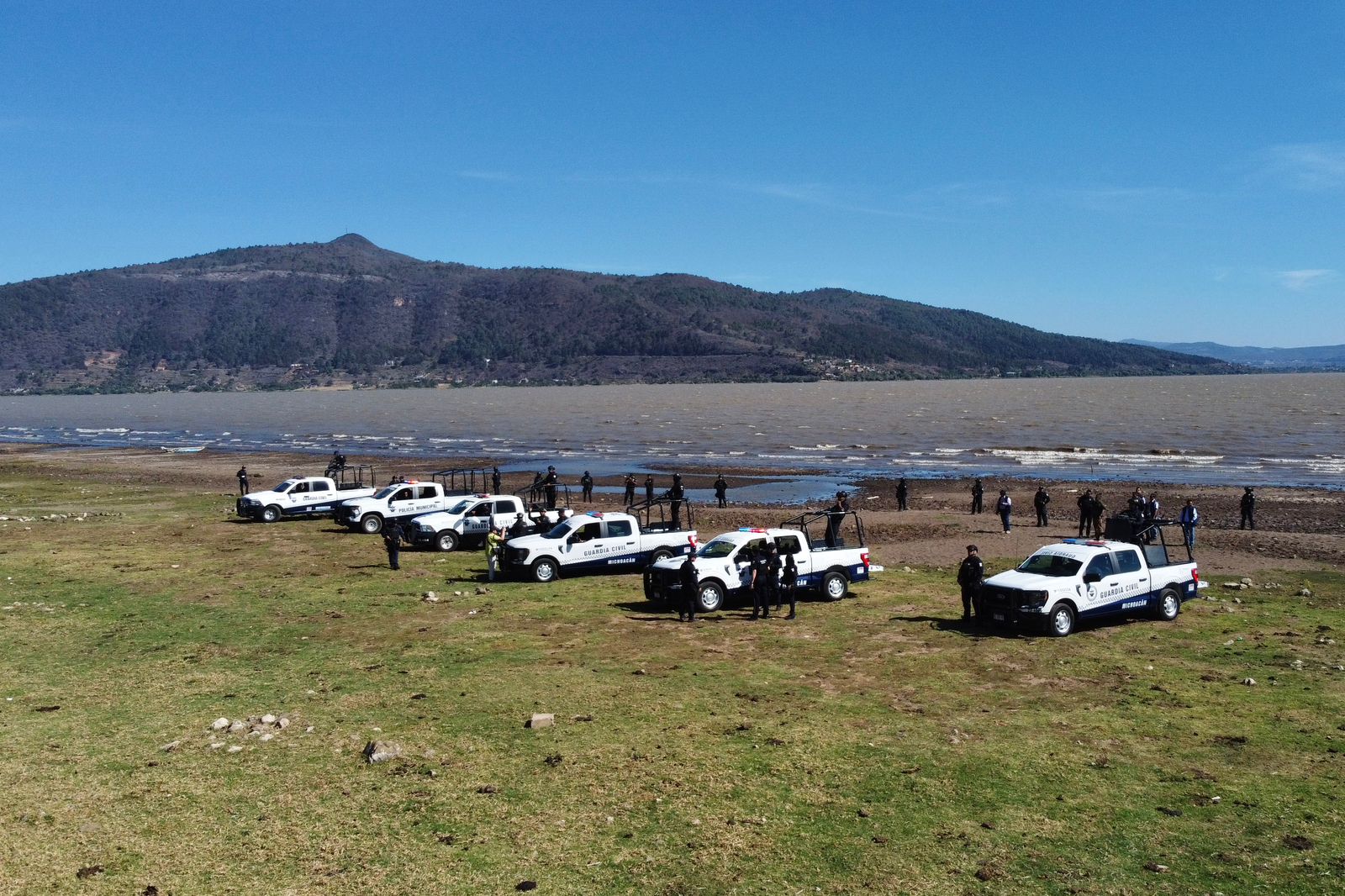 Guardia Civil cuida el lago de Pátzcuaro para evitar el «huachicol» de agua