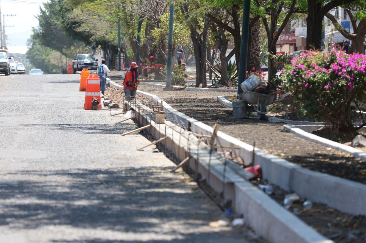 Ayuntamiento mantiene alerta vial por construcción de parque lineal en av. Quinceo