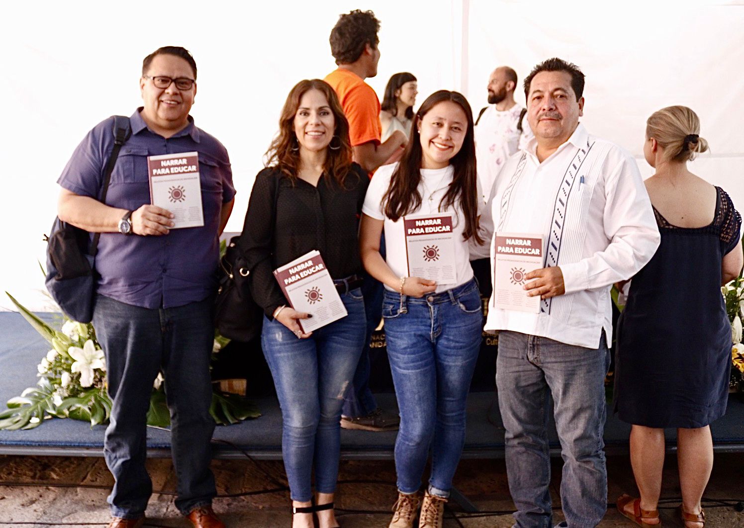 SEE presenta libro de relatos de docentes en Fiesta del Libro y la Rosa