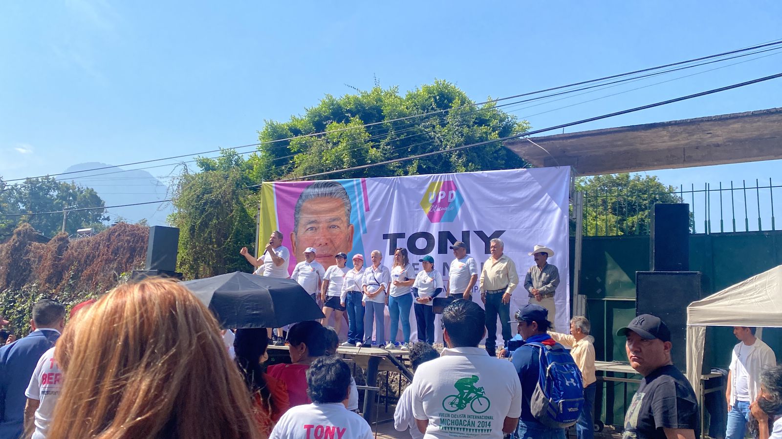 Tony Bernal arranca su campaña por la presidencia municipal de #Zitácuaro frente a La Casona de la Estación.