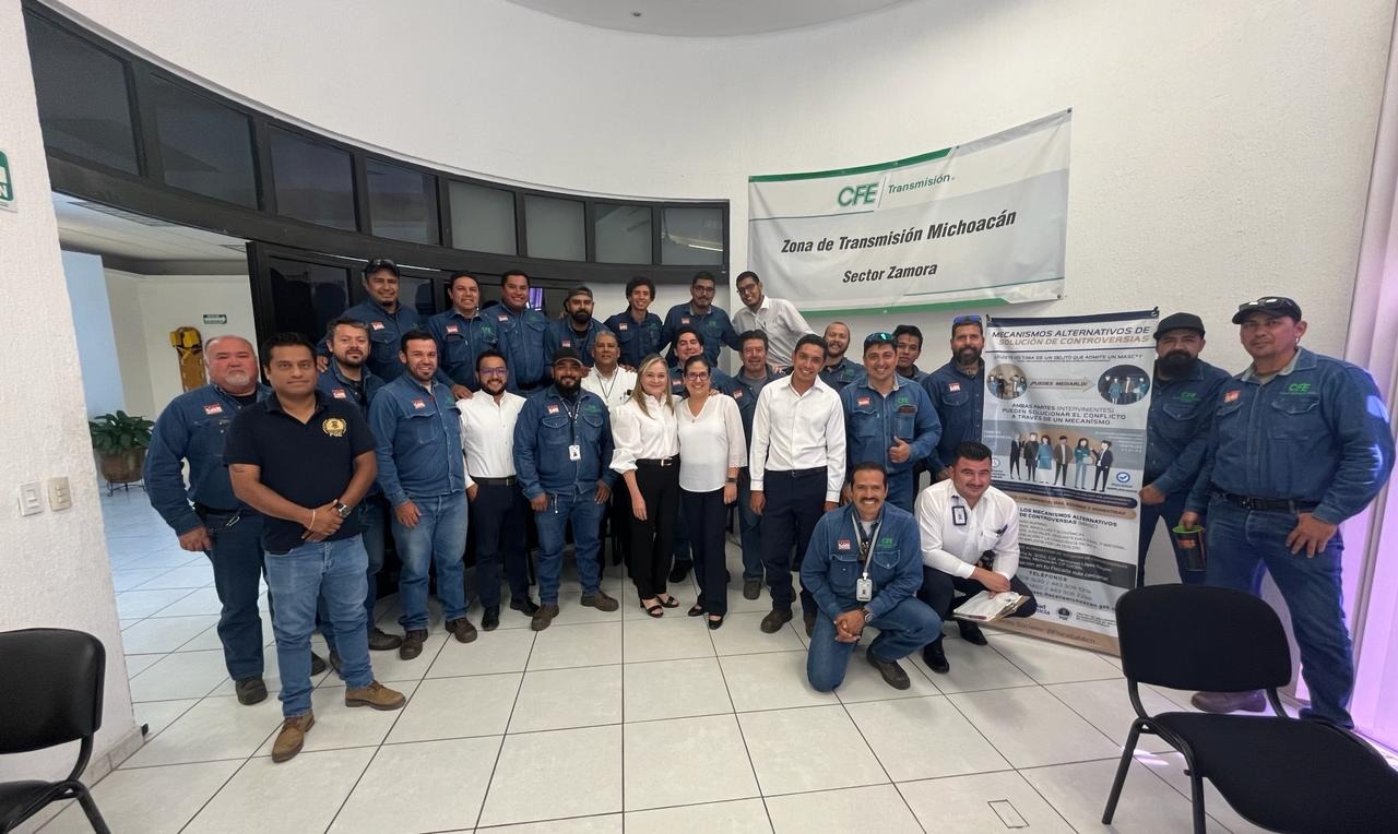 Lleva CMASC taller de crianza positiva a trabajadores de la CFE sector Zamora