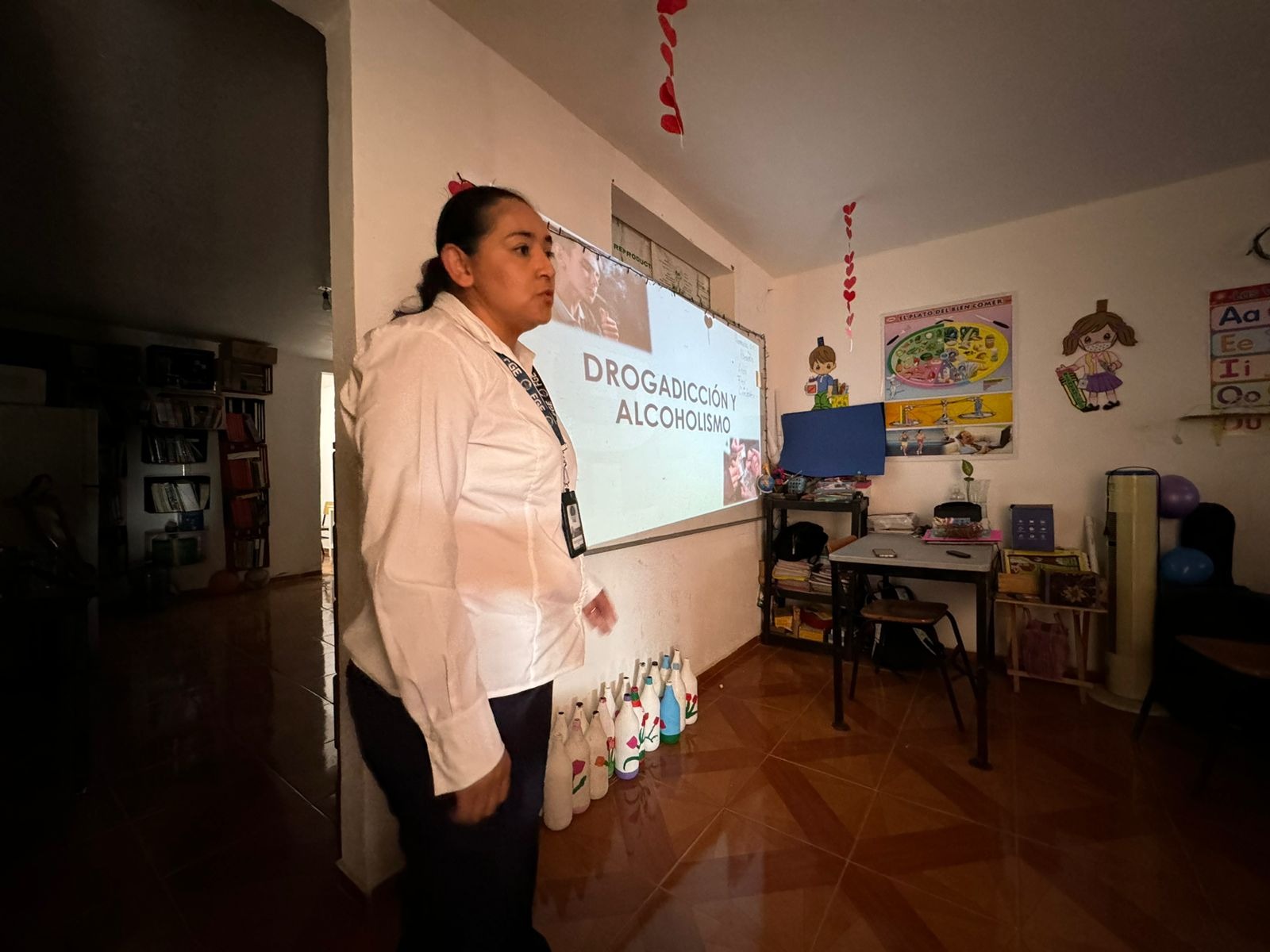 Lleva FGE pláticas sobre violencia digital, alcoholismo y drogadicción a telesecundaria de Morelia