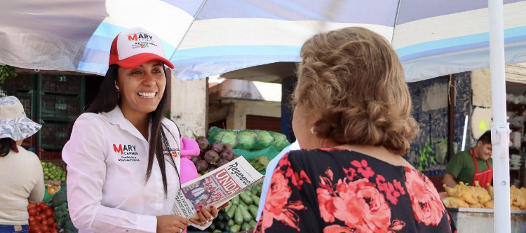 Comerciantes de «La Central» arropan a Mary Carmen Bernal