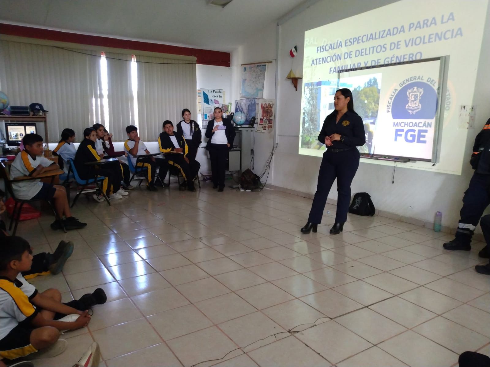 En primaria y secundaria de Copándaro, lleva FGE charlas sobre prevención del bullying a estudiantes y padres de familia
