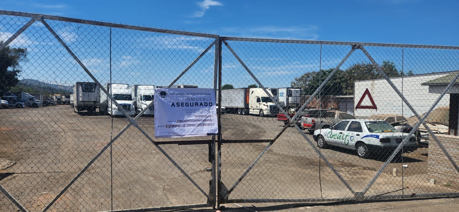 En Uruapan, asegura FGE inmueble donde se localizó tractocamión relacionado en una carpeta de investigación y se almacenaba combustible