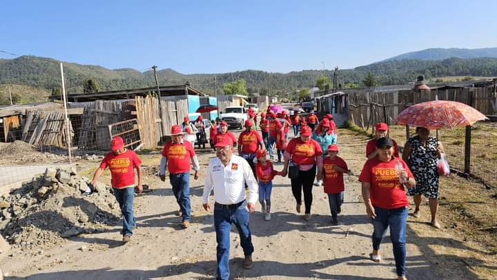 En su reciente visita a Zinapécuaro, así como a las tenencias Belisario Domínguez y Francisco Villa, y a la colonia Temendao de Ciudad Hidalgo, José Luis Téllez dialogó con los vecinos y escuchó detenidamente sus necesidades.