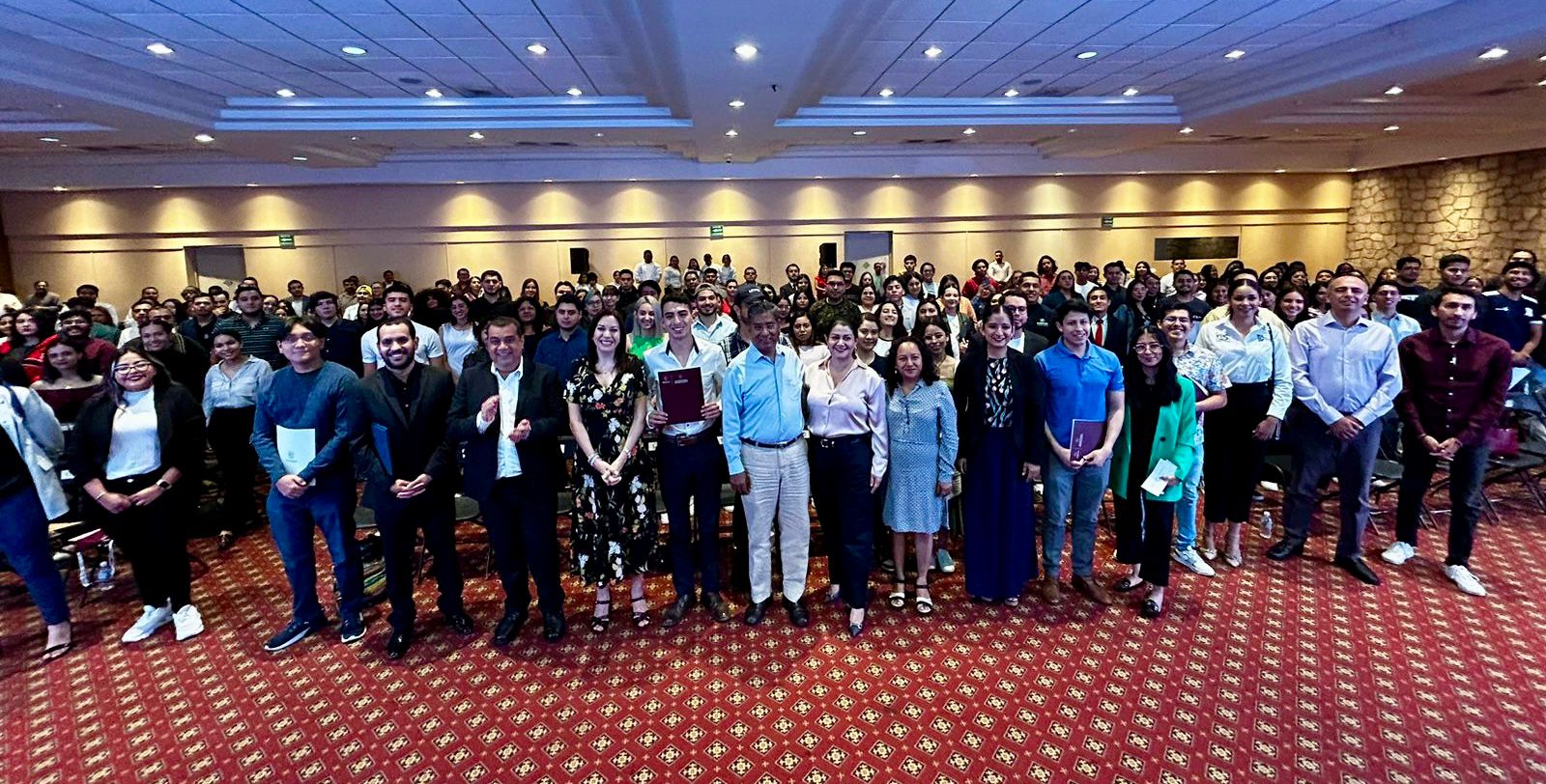 Destacan 174 estudiantes michoacanos por desempeño académico