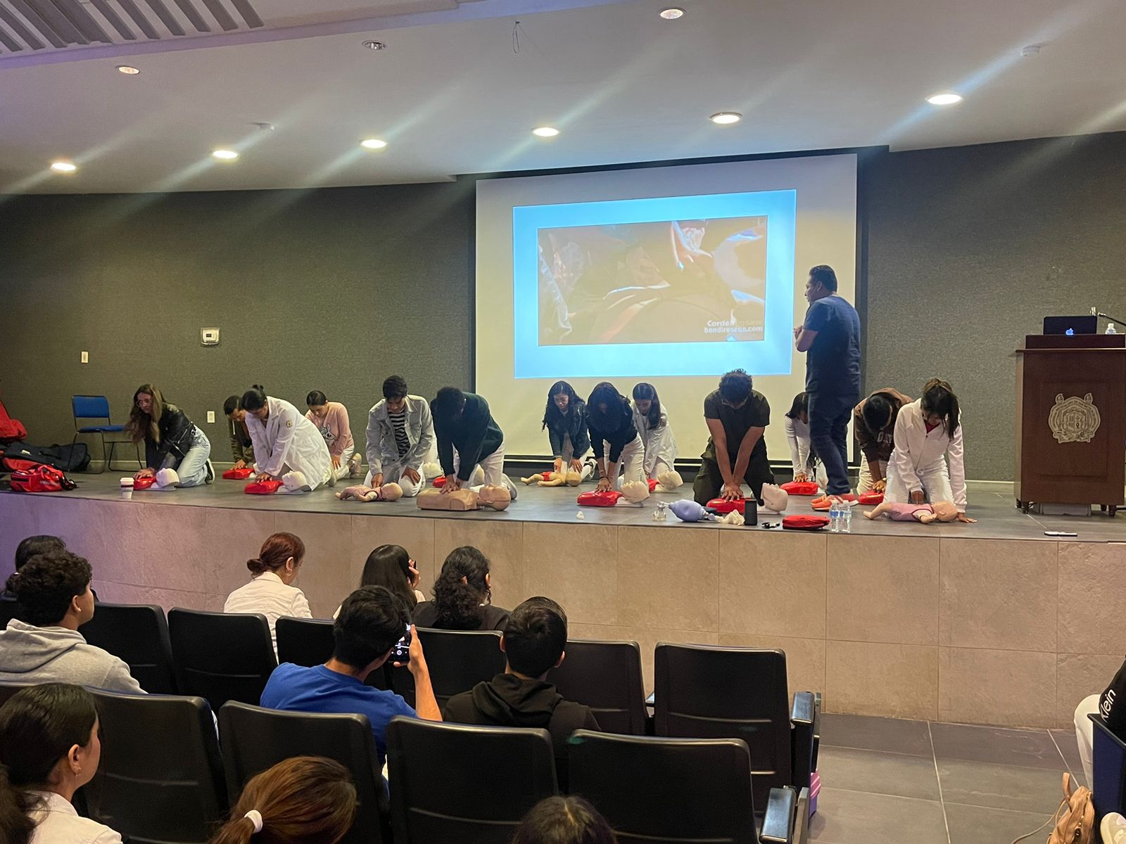 Capacitados 500 estudiantes de odontología en urgencias médicas: SSM