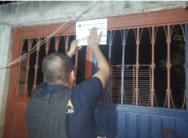Detiene FGE a tres personas y asegura sustancias ilícitas tras ejecutar cateo en Pátzcuaro