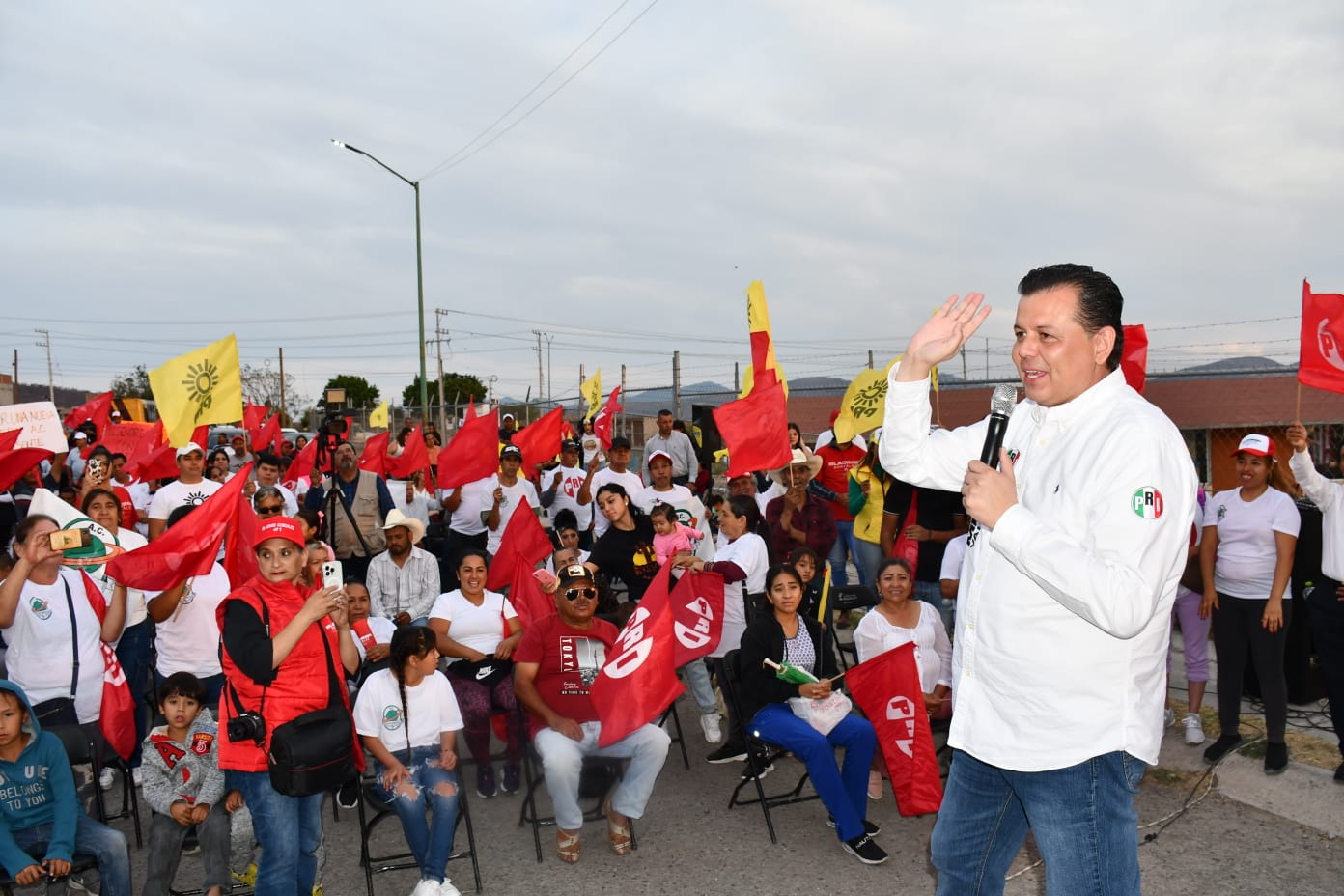 Al pueblo hay que tratarlo con respeto: Memo Valencia