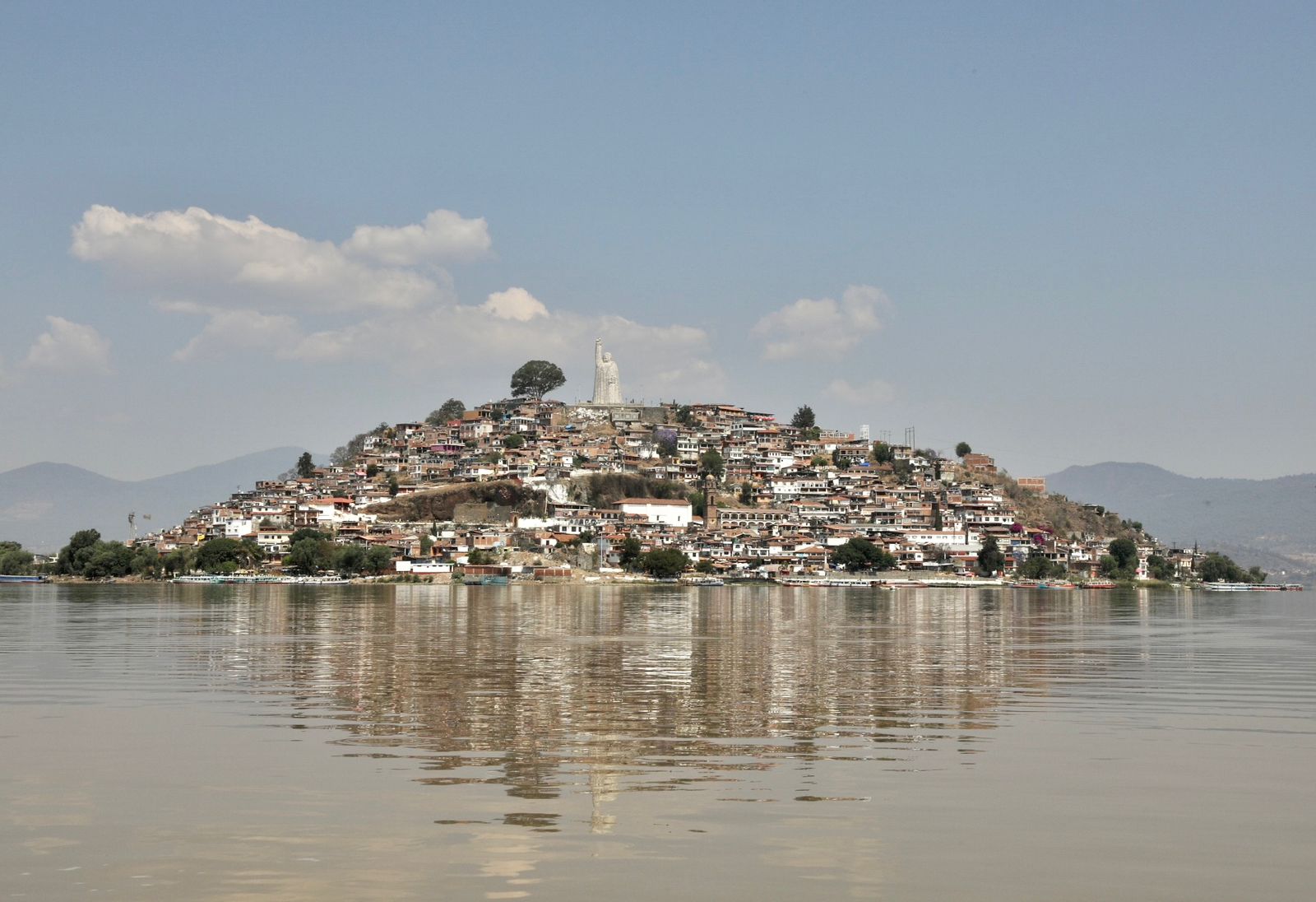 Plantean acciones de combate a la erosión del lago de Pátzcuaro