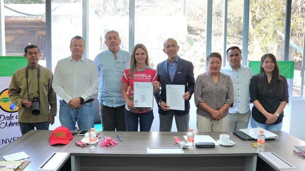 Daniela De Los Santos Firma Compromiso por el Medio Ambiente y el Agua en Morelia