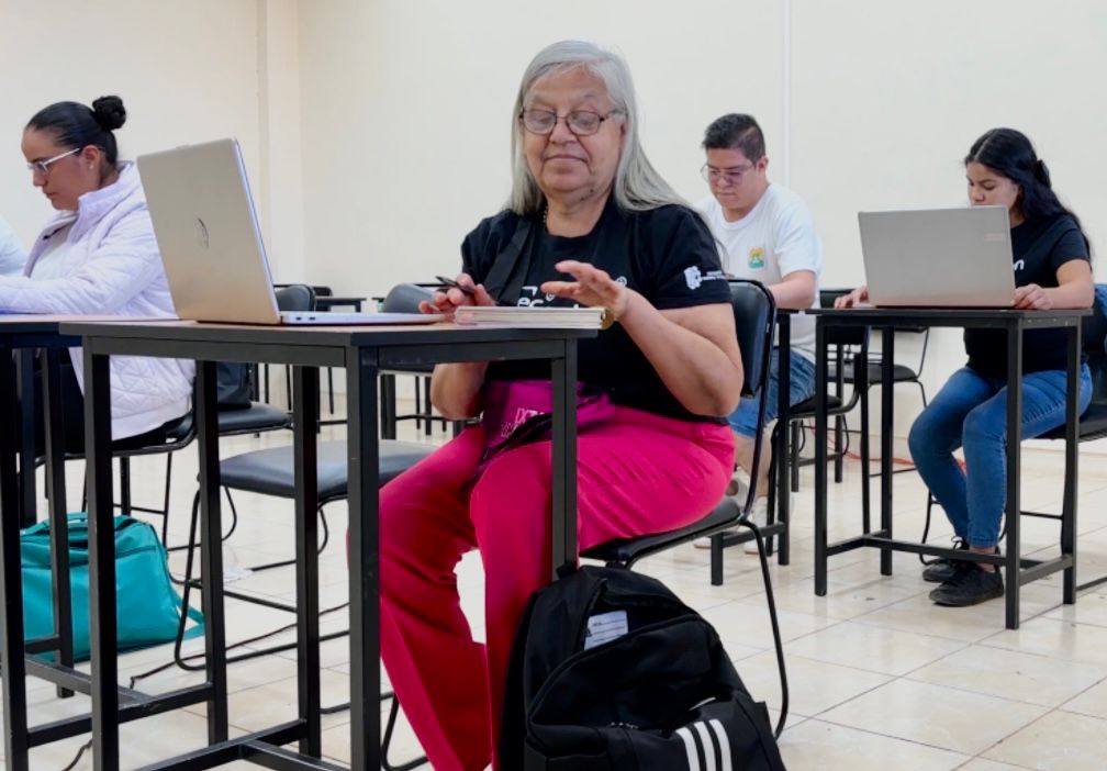 Virginia tiene 66 años y se alista para egresar de la Ingeniería en Administración