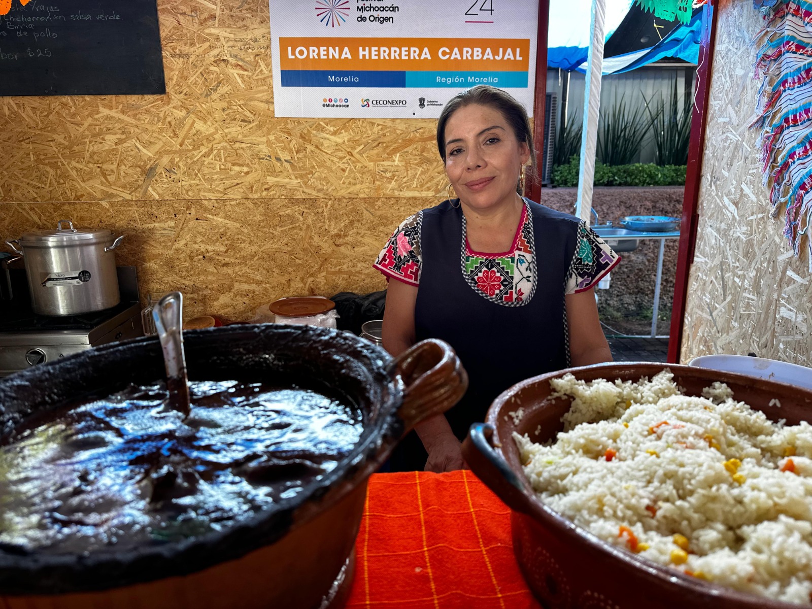 Relevo de cocineras tradicionales en el Festival de Origen; entra segundo grupo