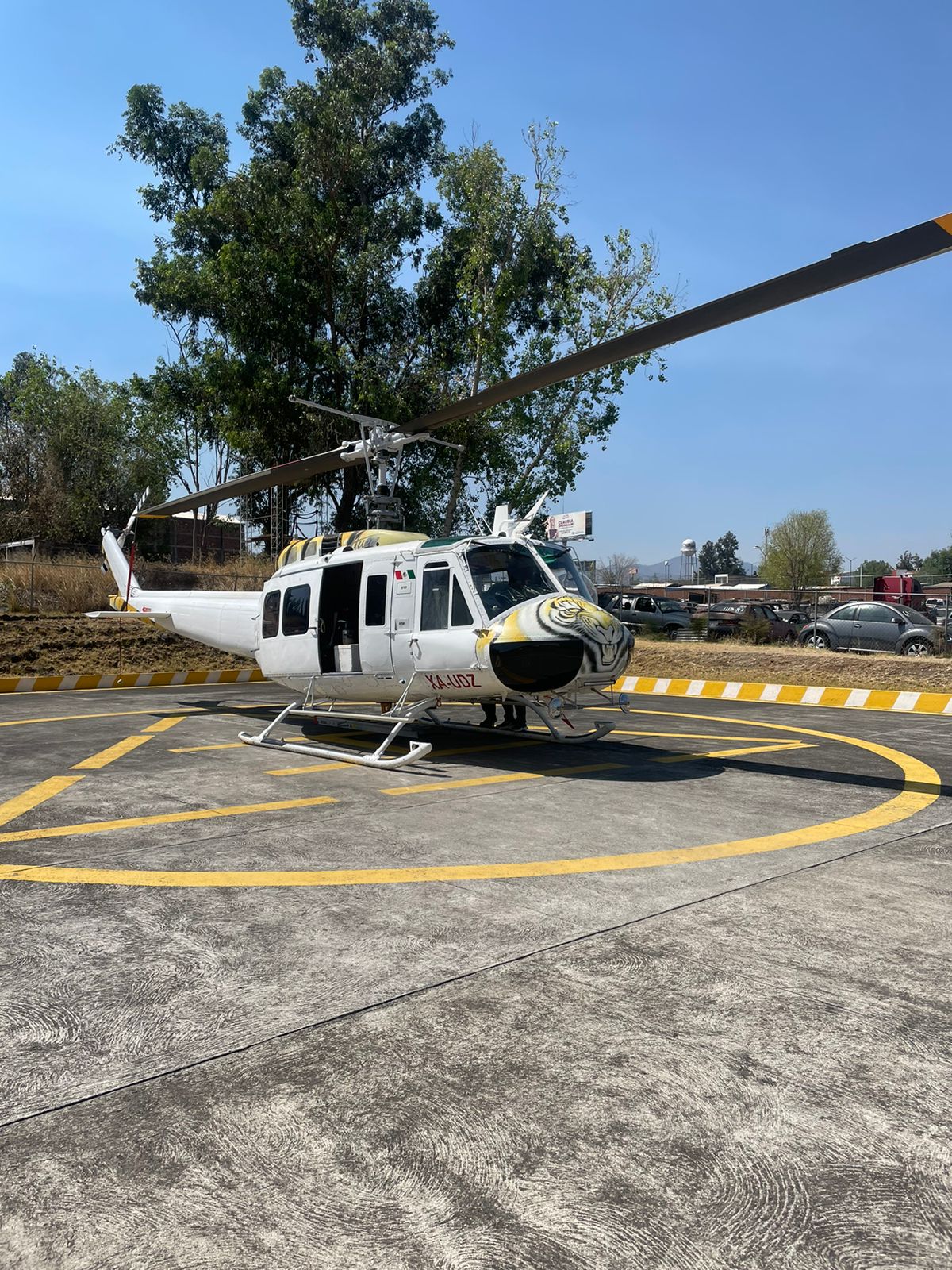 Helicóptero con helibalde atiende incendio forestal en Pátzcuaro